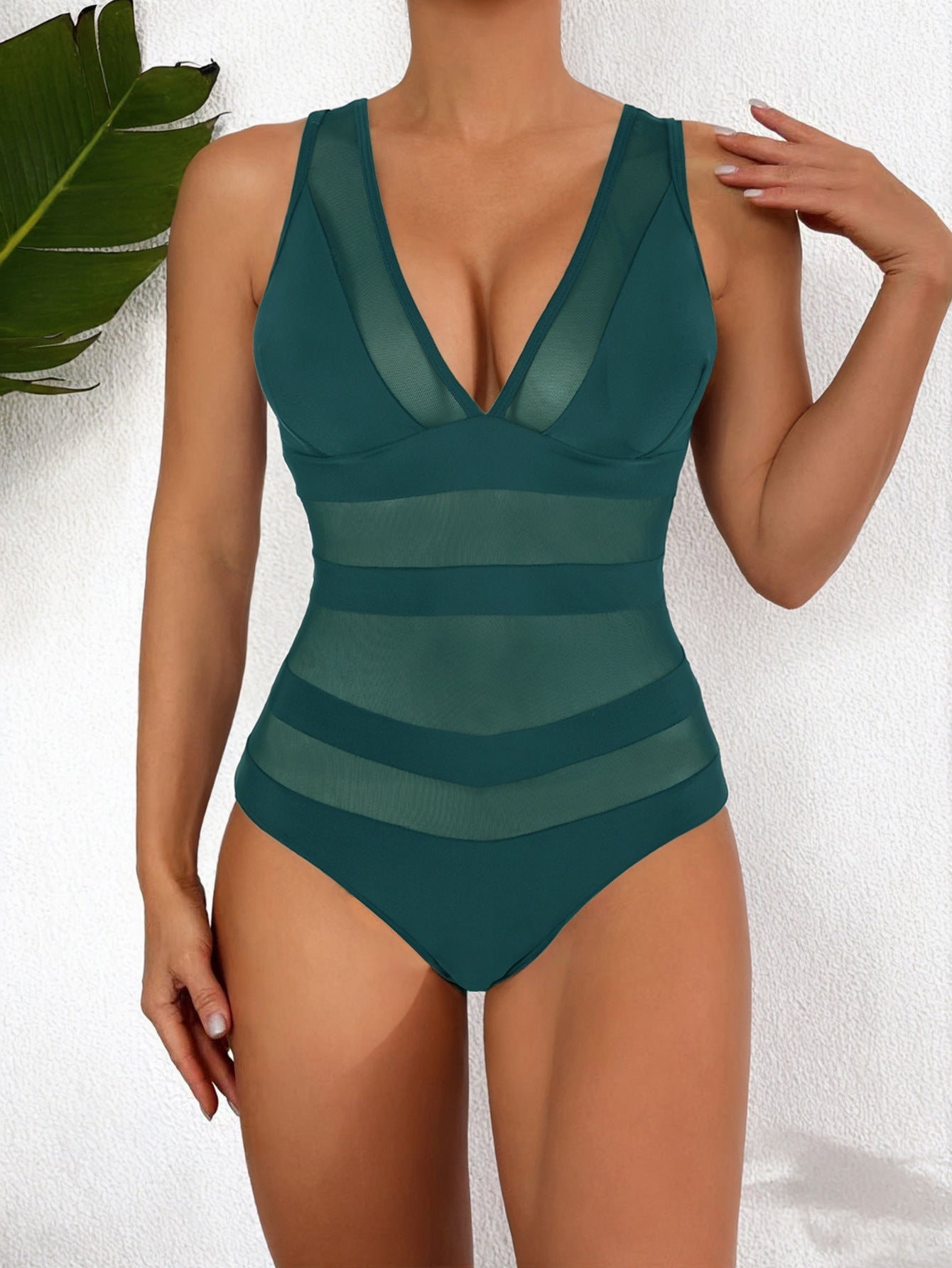 Maillot de bain une pièce flatteur avec des panneaux transparents subtils - ClaretteClarette